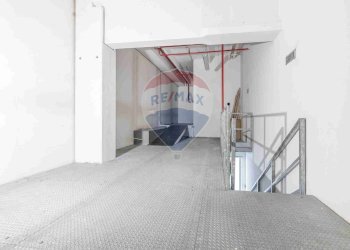 Non correlato - Commercial Premises Via Monte San Michele
 
71, Tradate - photo 15