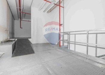 Non correlato - Commercial Premises Via Monte San Michele
 
71, Tradate - photo 16