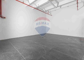 Stanza vuota - Commercial Premises Via Monte San Michele
 
71, Tradate - photo 20