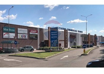 Edificio all\'aperto - Commercial Premises Via Monte San Michele
 
71, Tradate - photo 29