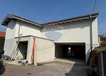 Casa all\'aperto - Quadrilocale VIA CADUTI DELLA LIBERAZIONE
 
6, Uboldo - foto 11