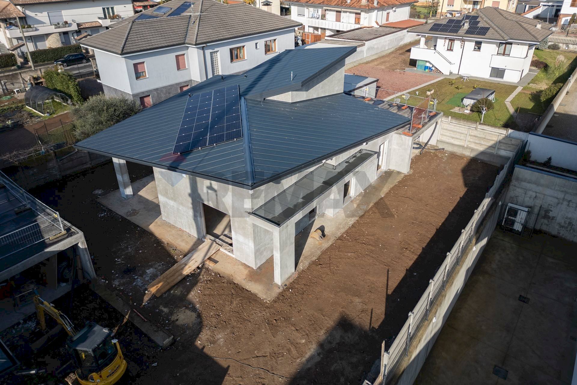 Edificio all\'aperto - Villa Via Grazia Deledda
 
snc, Magnago - foto 3