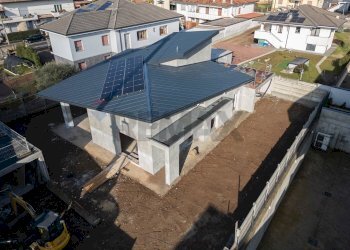 Edificio all\'aperto - Villa Via Grazia Deledda
 
snc, Magnago - foto 3