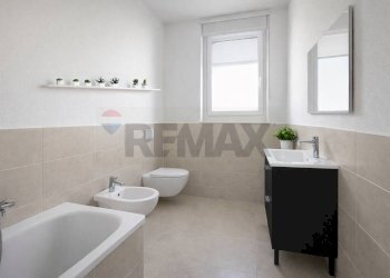 Bagno - Villa Via Grazia Deledda
 
snc, Magnago - foto 9