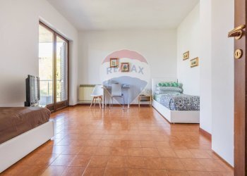 Camera / camera da letto - Villa Via Maroncelli
 
4, Gallarate - foto 23