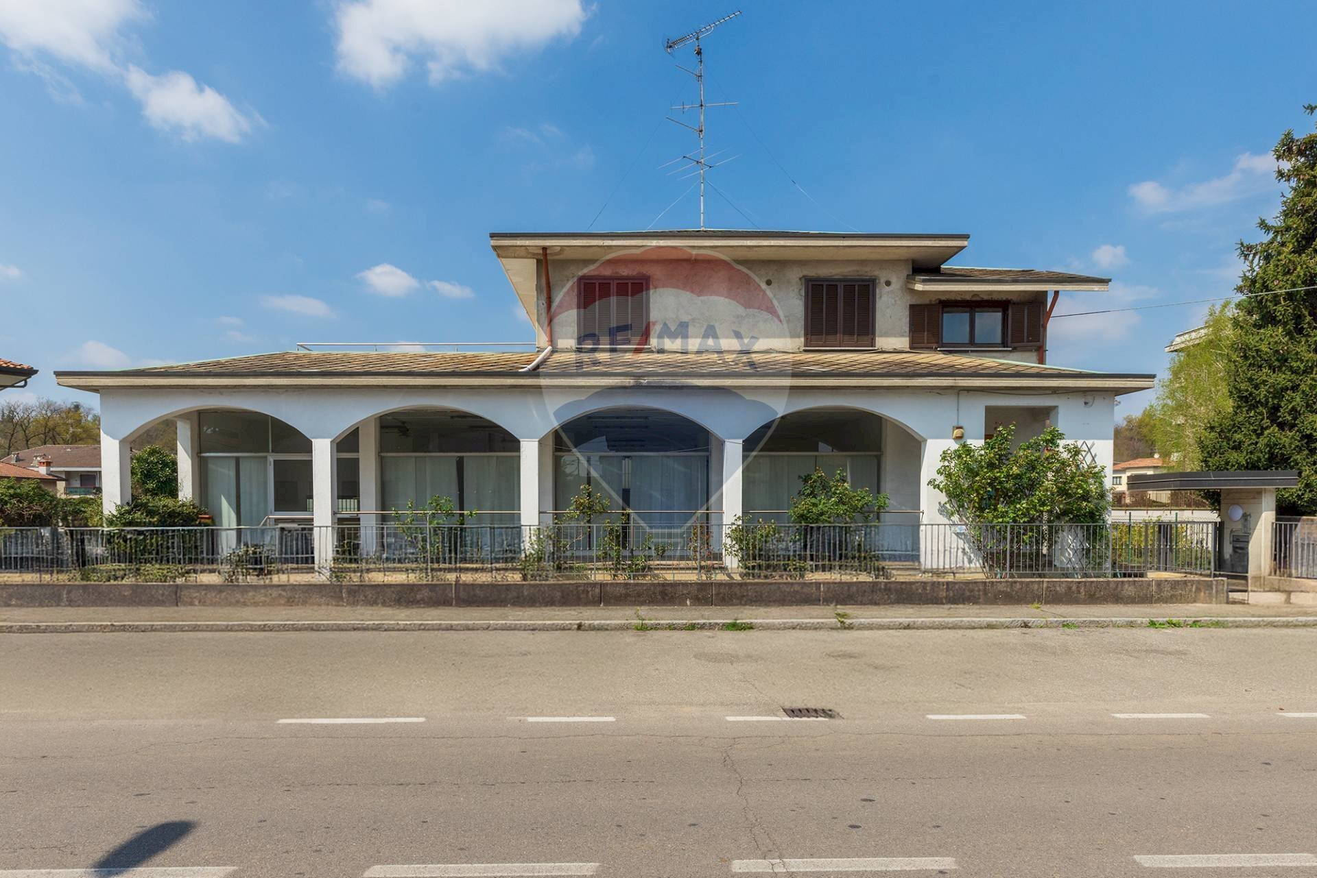 Facciata - Vetrine Negozio - Locale Commerciale Via Maroncelli
4, Gallarate - foto 2