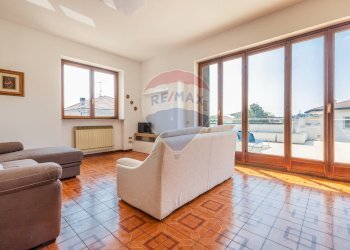 Piano 1 - Appartamento (Soggiorno / Sala) - Locale Commerciale Via Maroncelli
 
4, Gallarate - foto 25