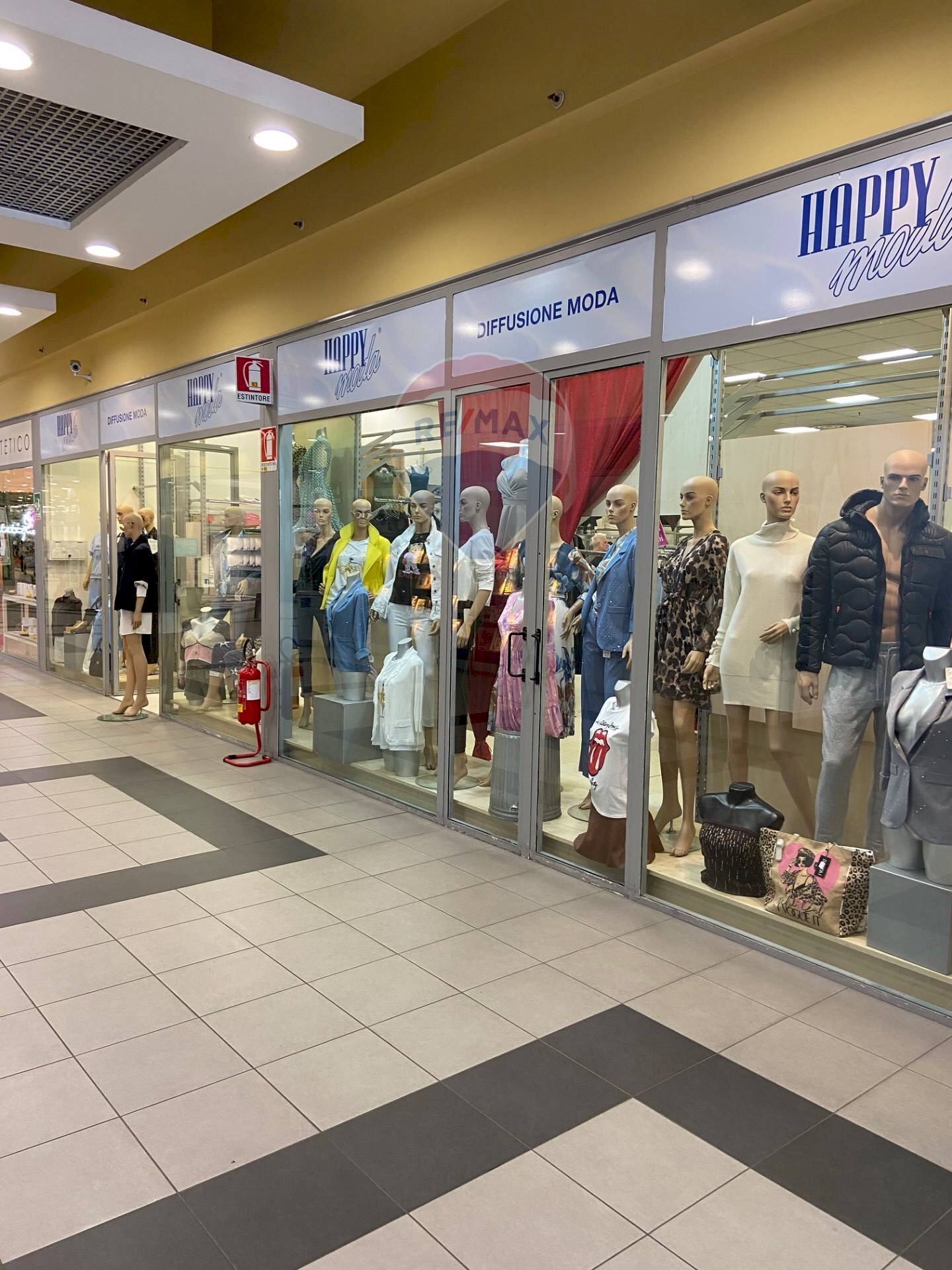 Palestra - Commercial Premises Via Monte San Michele
 
71, Tradate - photo 3