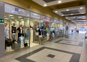 Palestra - Commercial Premises Via Monte San Michele
 
71, Tradate - photo 2