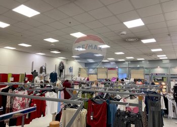 Palestra - Commercial Premises Via Monte San Michele
 
71, Tradate - photo 6