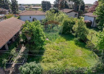 Giardino - Terreno edificabile Piazza I Maggio
 
23, Cairate - foto 1