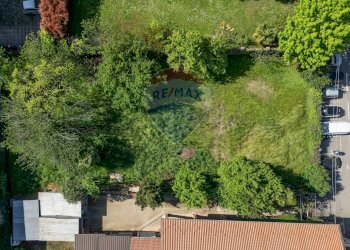 Giardino - Terreno edificabile Piazza I Maggio
 
23, Cairate - foto 2