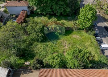 Giardino - Terreno edificabile Piazza I Maggio
 
23, Cairate - foto 4