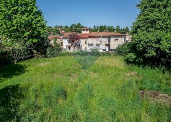 Giardino - Terreno edificabile Piazza I Maggio
 
23, Cairate - foto 6