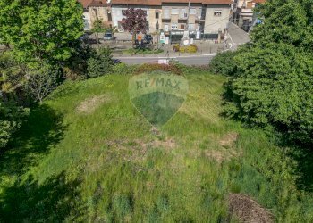 Giardino - Terreno edificabile Piazza I Maggio
 
23, Cairate - foto 7