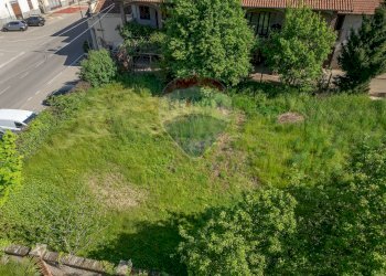 Giardino - Terreno edificabile Piazza I Maggio
 
23, Cairate - foto 8