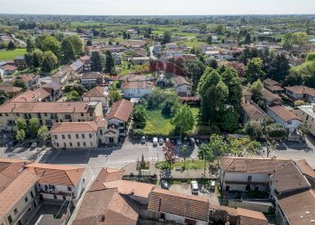Edificio all\'aperto - Terreno edificabile Piazza I Maggio
 
23, Cairate - foto 11