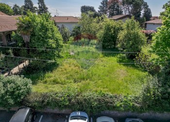 Giardino - Terreno edificabile Piazza I Maggio
 
23, Cairate - foto 12