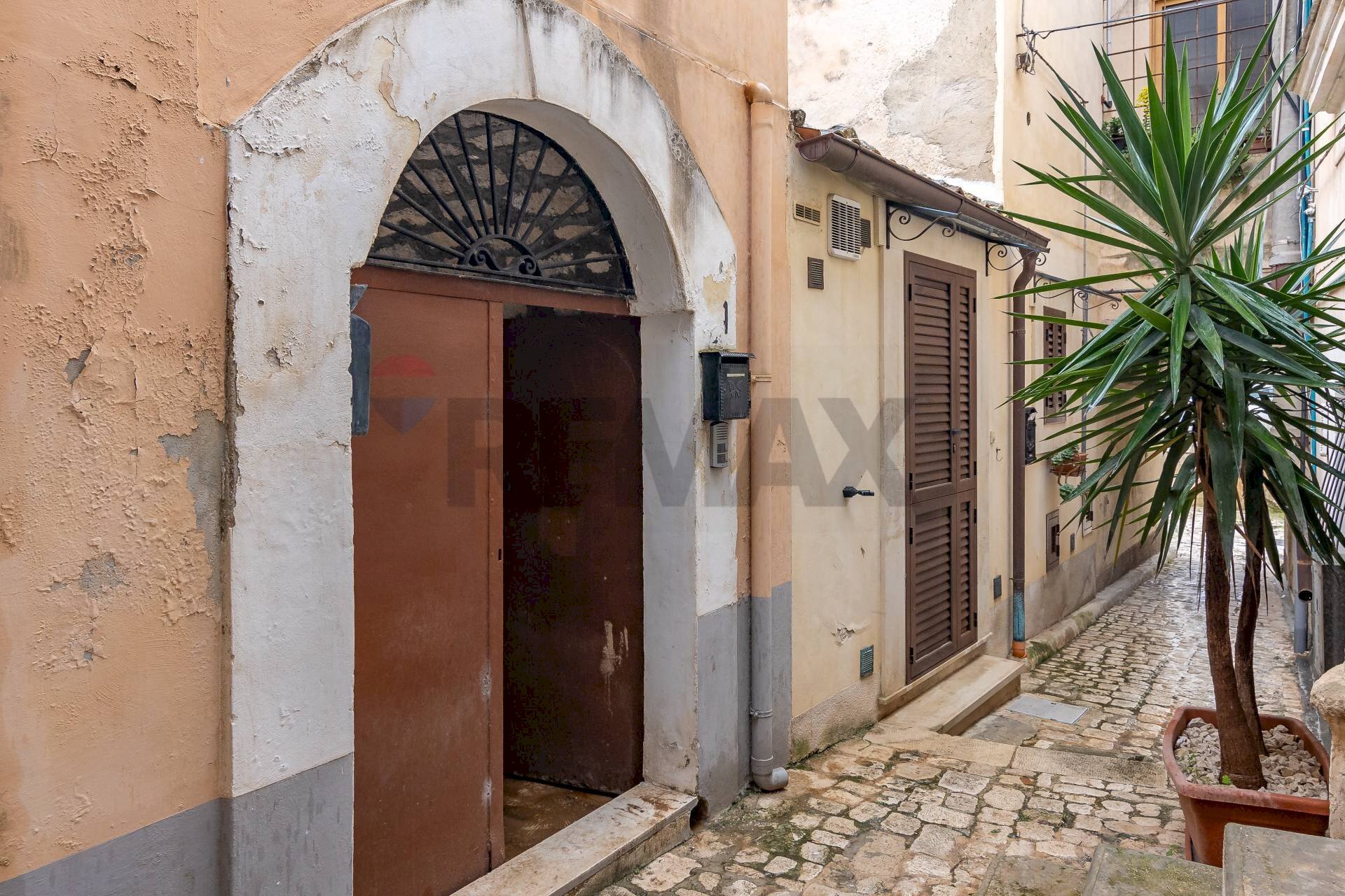 Edificio all\'aperto - Casa indipendente Via Arco Iurato
 
4, Scicli - foto 3