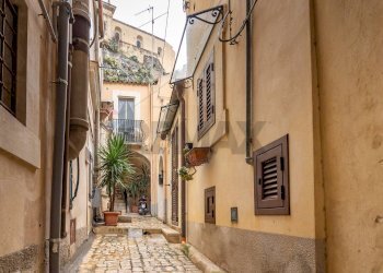 Edificio all\'aperto - Casa indipendente Via Arco Iurato
 
4, Scicli - foto 1