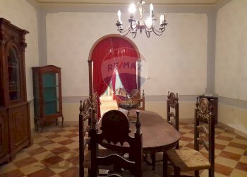 Sala da pranzo - Casa indipendente via Tommaso Chiavola
 
18, Chiaramonte Gulfi - foto 7