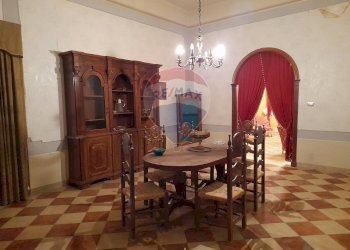 Sala da pranzo - Casa indipendente via Tommaso Chiavola
 
18, Chiaramonte Gulfi - foto 2