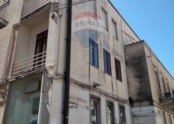 Edificio all\'aperto - Locale Commerciale Via Roma
 
216, Ragusa - foto 1