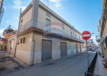 Edificio all\'aperto - Casa indipendente via Nino Bixio
 
46, Pozzallo - foto 2