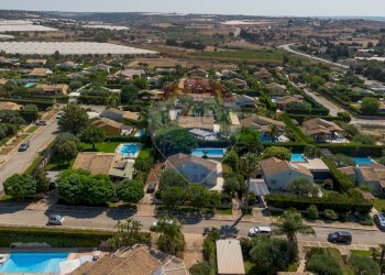 Edificio all\'aperto - Villa Viale Tazio Giorgio Nuvolari, Scicli - foto 5