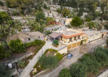 Edificio all\'aperto - Casa indipendente Via Modica Ragusa
 
18, Modica - foto 55