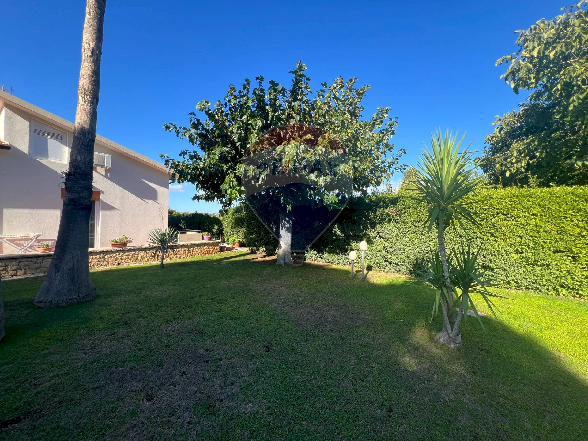 Giardino - Villa VIA PIETRE NERE  CAVA ISPICA
 
98, Modica - foto 1