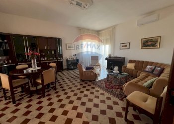 Sala da pranzo - Villa VIA PIETRE NERE  CAVA ISPICA
 
98, Modica - foto 10