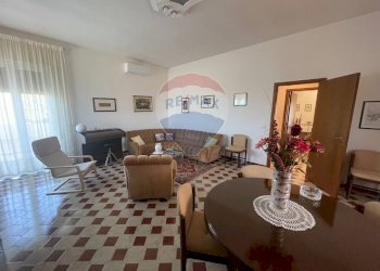 Sala da pranzo - Villa VIA PIETRE NERE  CAVA ISPICA
 
98, Modica - foto 11