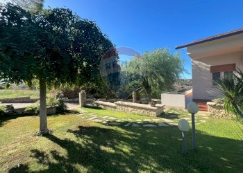 Giardino - Villa VIA PIETRE NERE  CAVA ISPICA
 
98, Modica - foto 23