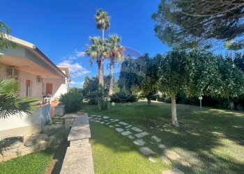 Giardino - Villa VIA PIETRE NERE  CAVA ISPICA
 
98, Modica - foto 8