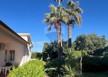 Giardino - Villa VIA PIETRE NERE  CAVA ISPICA
 
98, Modica - foto 27