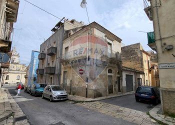 Edificio all\'aperto - Casa indipendente Via Solferino
 
7-9, Ragusa - foto 4