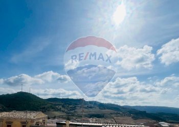 Vista delle montagne - Casa indipendente Via Emanuele Filiberto
 
27, Licodia Eubea - foto 8