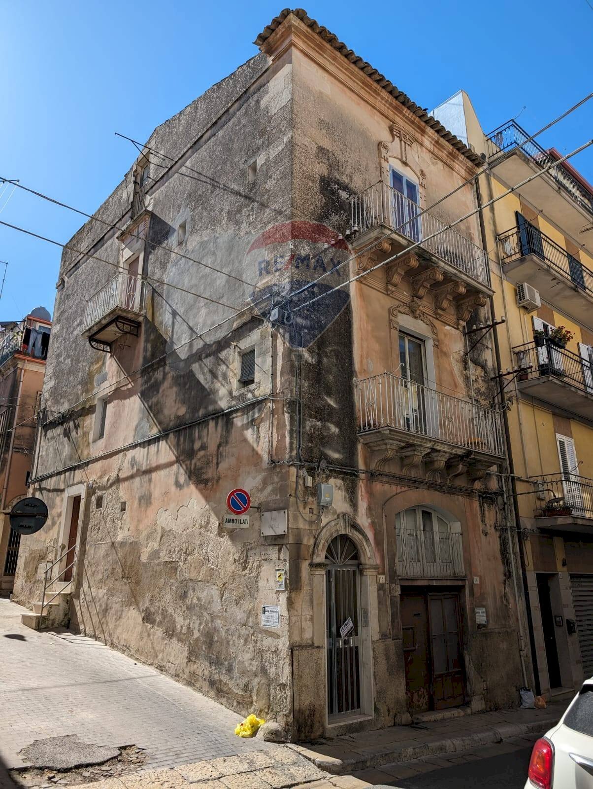Edificio all\'aperto - Semi-detached house via garibaldi
 
114, Ragusa - photo 1