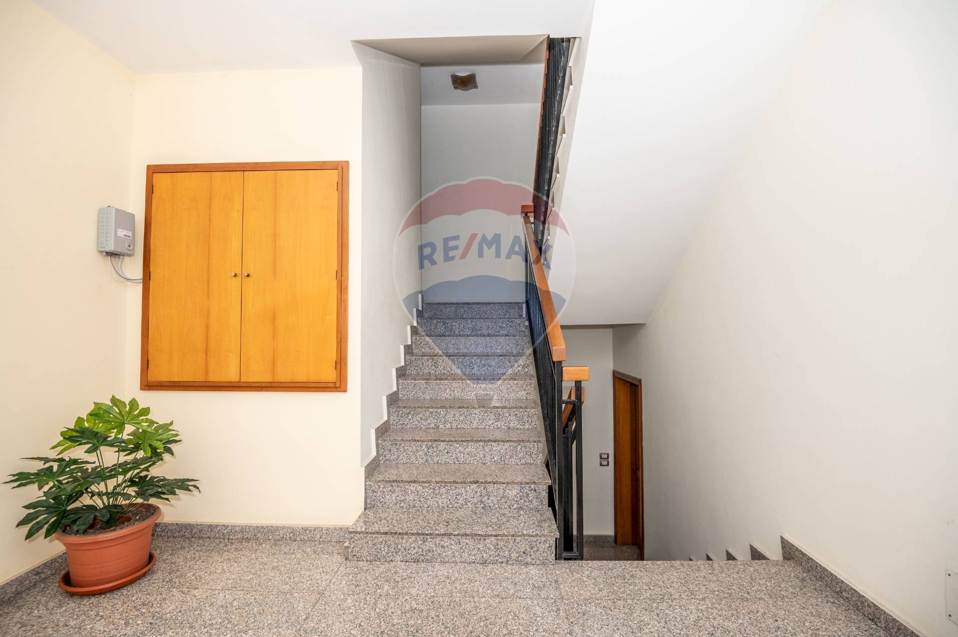 Scale - Locale Commerciale Via Serafino Amabile Guastella
6, Ragusa - foto 2