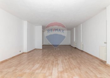 Stanza vuota - Locale Commerciale Via Serafino Amabile Guastella
6, Ragusa - foto 9