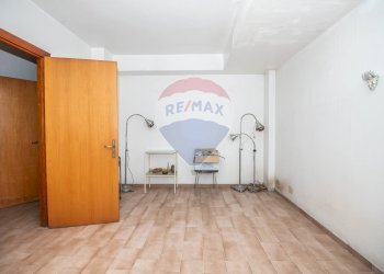 Camera / camera da letto - Locale Commerciale Via Serafino Amabile Guastella
4, Ragusa - foto 12