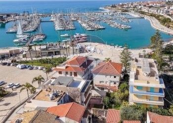 Vista dell\'acqua - Villa via Livorno
 
4, Ragusa - foto 8