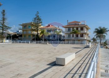 Edificio all\'aperto - Villa via Livorno
 
4, Ragusa - foto 17