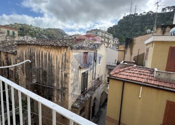 Edificio all\'aperto - Casa indipendente VIA CARLO PAPA
 
71/73, Modica - foto 32