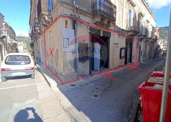 Edificio all\'aperto - Locale Commerciale corso umberto, Chiaramonte Gulfi - foto 3