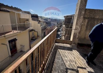 Balcone - Casa indipendente Via Vespri
 
117/119, Giarratana - foto 5