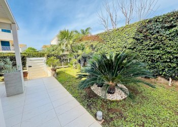 Giardino - Casa semi indipendente Via S. Josemaria Escrivà
 
28, Ragusa - foto 10