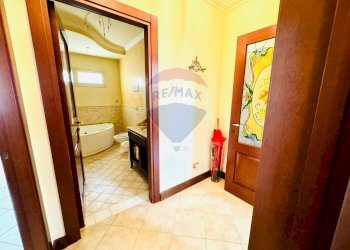 Hall / corridoio - Casa indipendente VIALE NORVEGIA
 
8, Scicli - foto 8