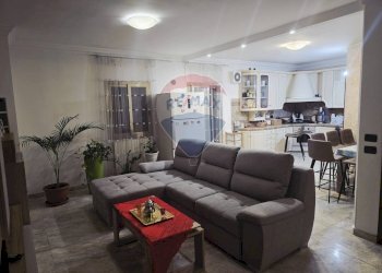 Sala da pranzo - Quadrilocale via Casa
 
1, Ragusa - foto 11